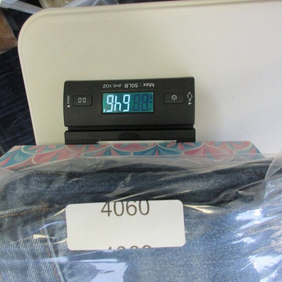 Levi's Premium Women 32 Wedgie Straight Jeans Distressed Raw Hem Button Fly 646 - Picture 14 of 14